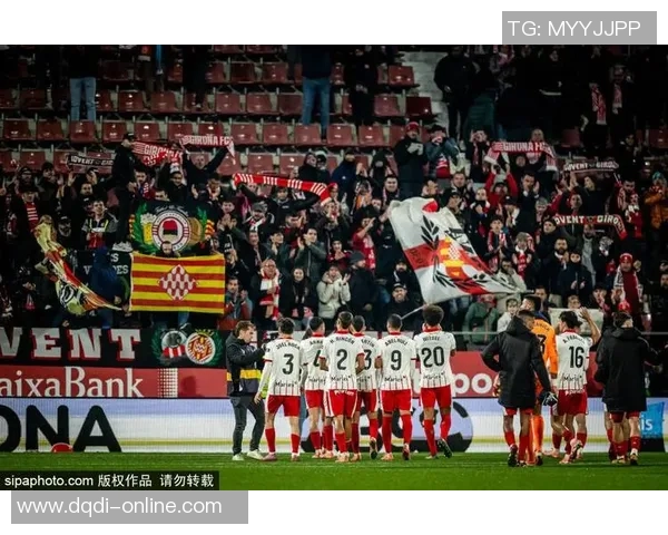 西甲激战那不勒斯与里昂战成平局绝杀瞬间引发争议判罚全场沸腾