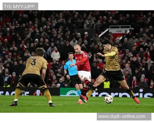 尤文图斯逆转曼联4-3帽子戏法引爆全场战术分析与精彩瞬间回顾